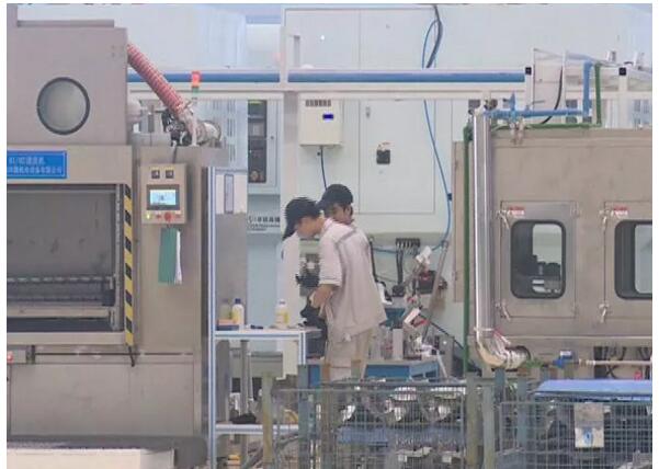 布勒4400吨冷室卧式压铸单元在广东鸿图科技园投产.jpg